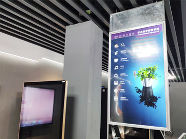 触拓43寸超薄双面吊装式双屏高亮液晶数字标牌银行案例