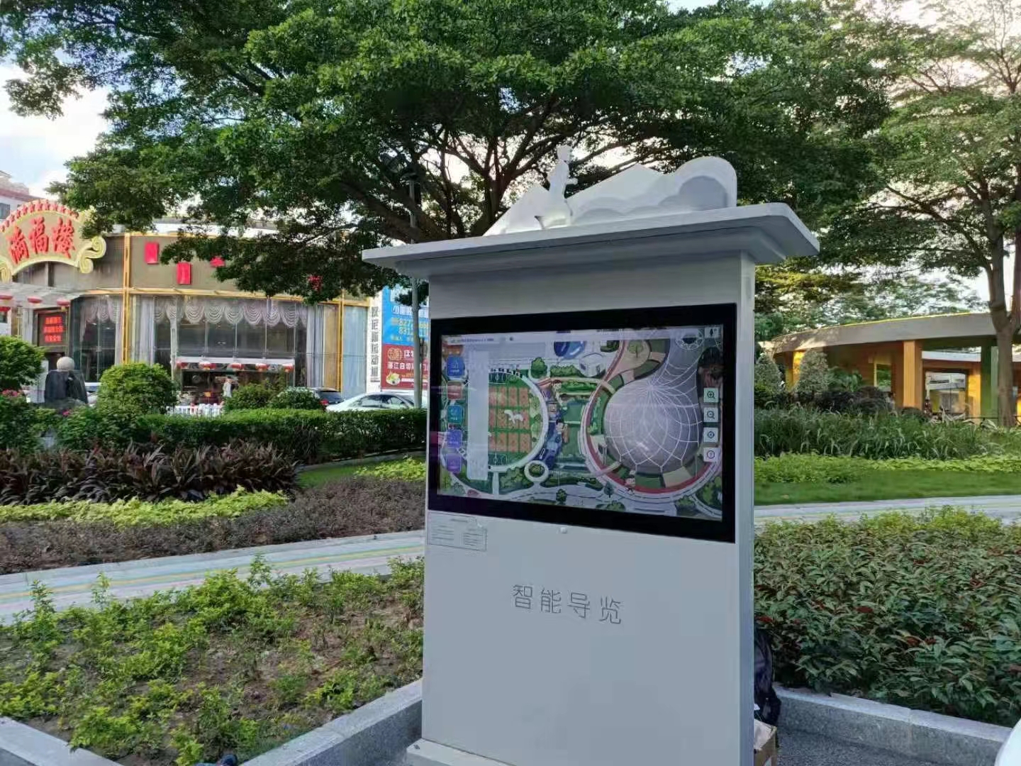 55寸立式户外智慧导览屏，开启公园社区信息时代的新篇章
