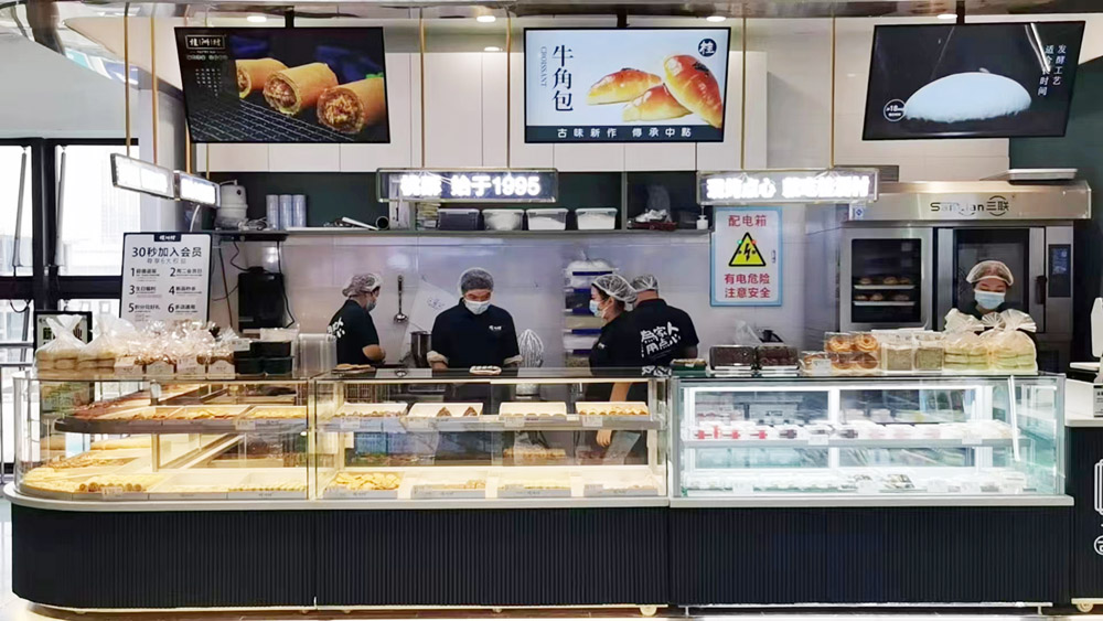 点心集市连锁店数字标牌大放异彩，43寸高清显示屏提升品牌影响力